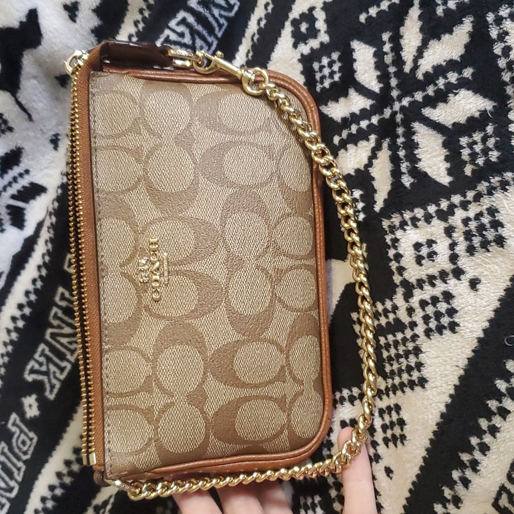 Coach Nolita 19